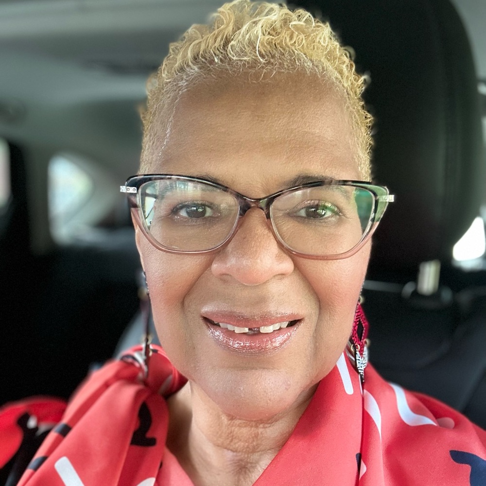 Meet your Posher, Denise